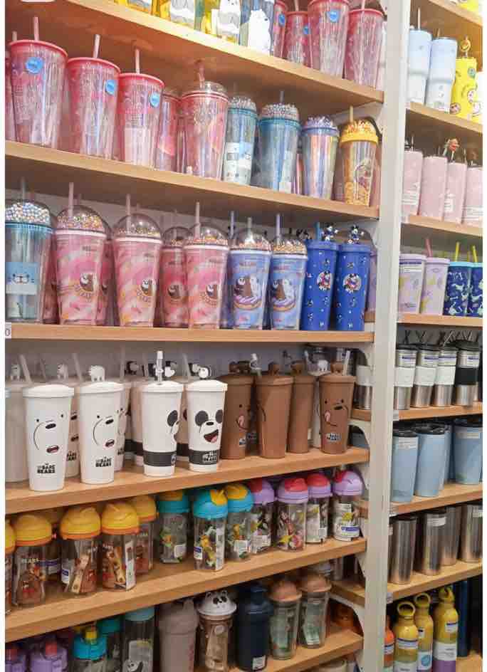 lifestyle người dùng mang bình Revomax khi đi làm, học hoặc du lịch